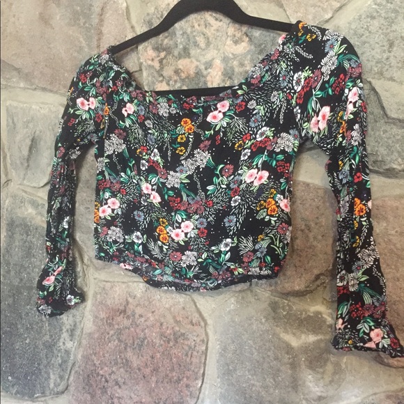 Floral Long Sleeve Crop Top - Picture 2 of 3